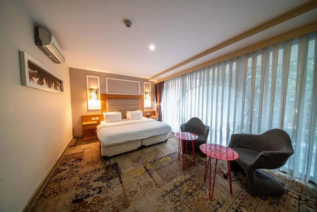 اتاق All Seasons Hotel